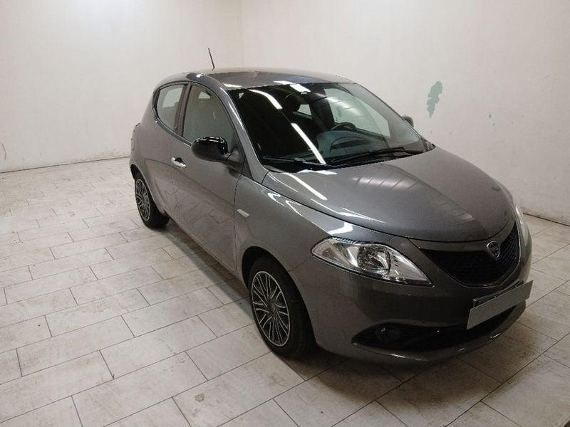 Lancia Ypsilon 1.0 firefly hybrid Gold s&s 70cv