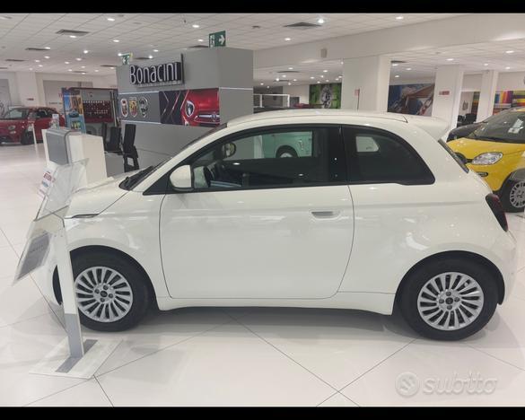 FIAT 500 Bev Hatchback My24 500e -320 Berli N71118
