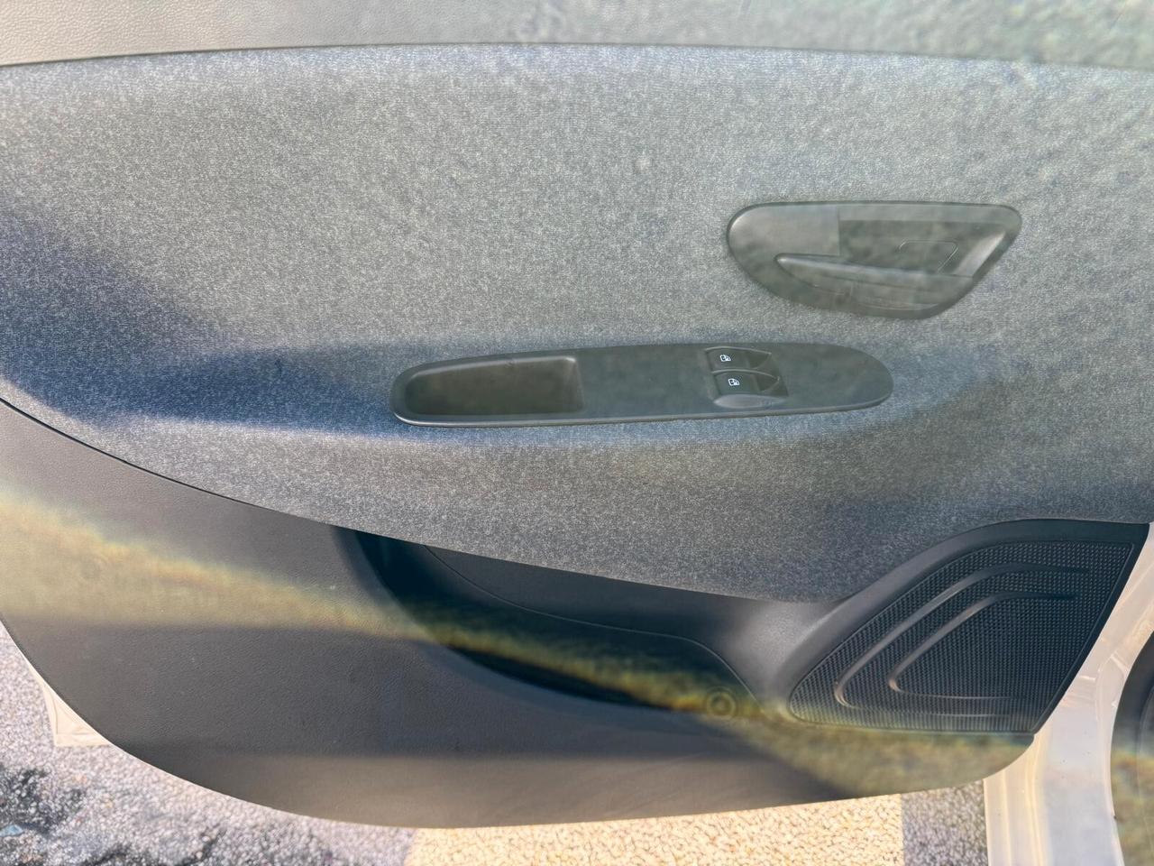 Lancia Ypsilon 1.0 FireFly 5 porte S&S Hybrid Ecochic Silver