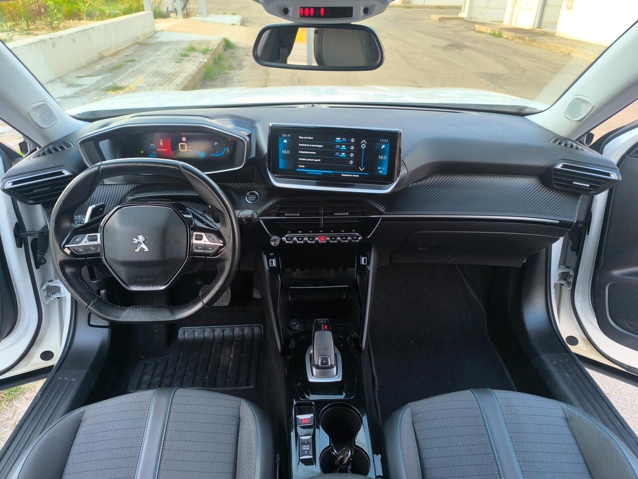 PEUGEOT 2008 1.5 DIESEL EAT8 ALLURE PACK NAVI 10 HD/COCKPIT/