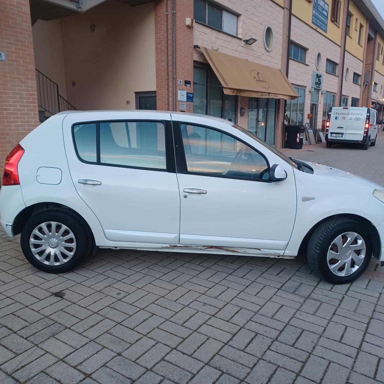 ECONOMICA SANDERO 1.4 GPL DI FABBRICA