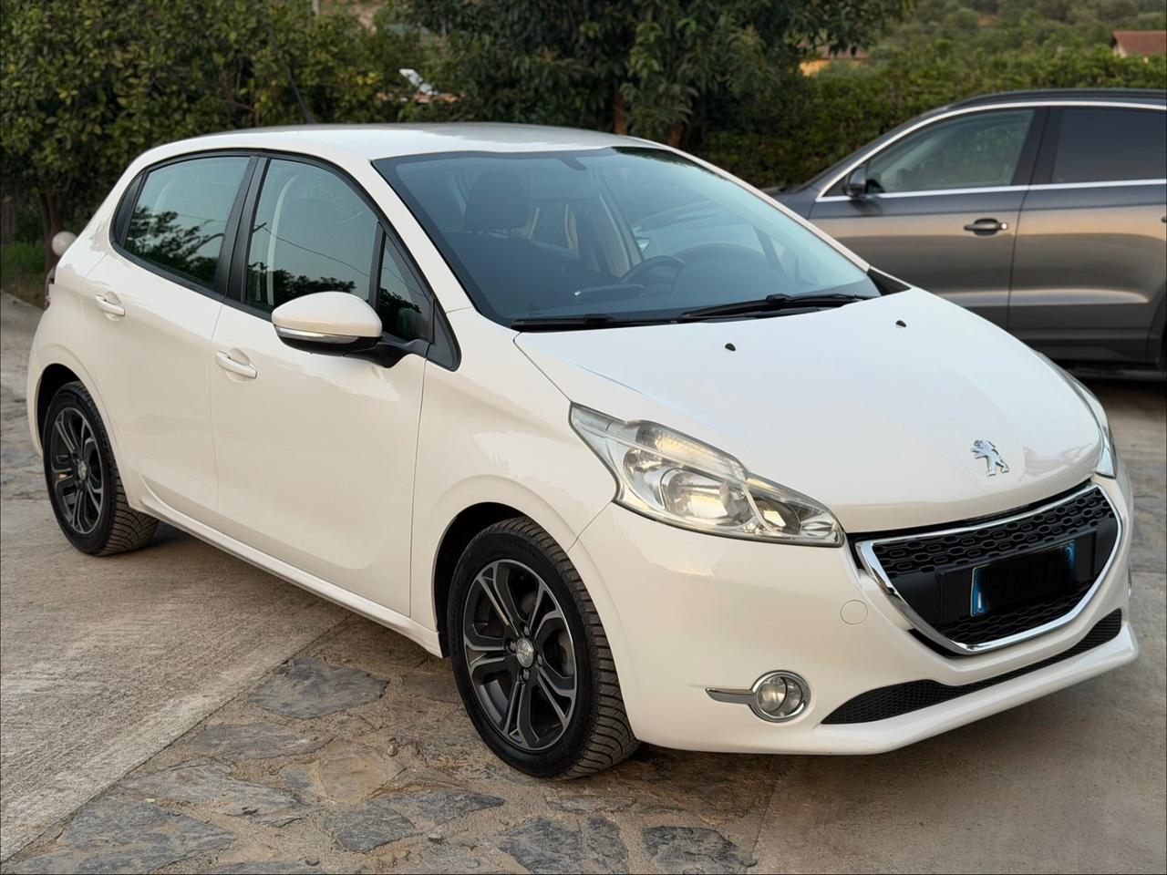 Peugeot 208 1.4 HDi 68 CV 5 porte Allure