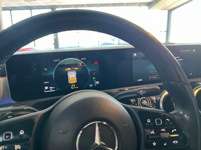 MERCEDES-BENZ A 180 d Automatic Premium ( schermo grande )