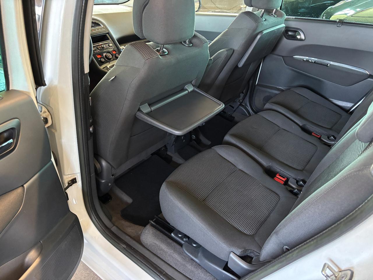 Peugeot 5008 2.0 HDi 110KW 150CV Allure 7 POSTI