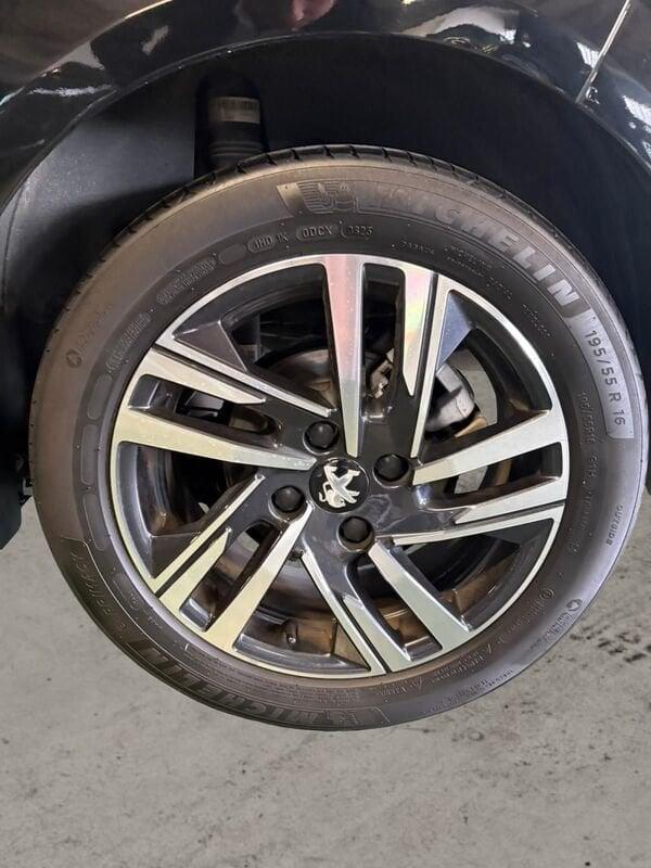 Peugeot 208 Allure PureTech 100 S/S