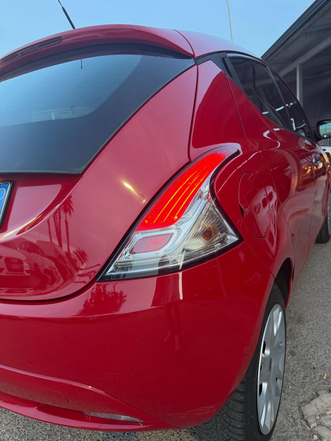 Lancia Ypsilon 1.2 69 CV 5 porte Platinum