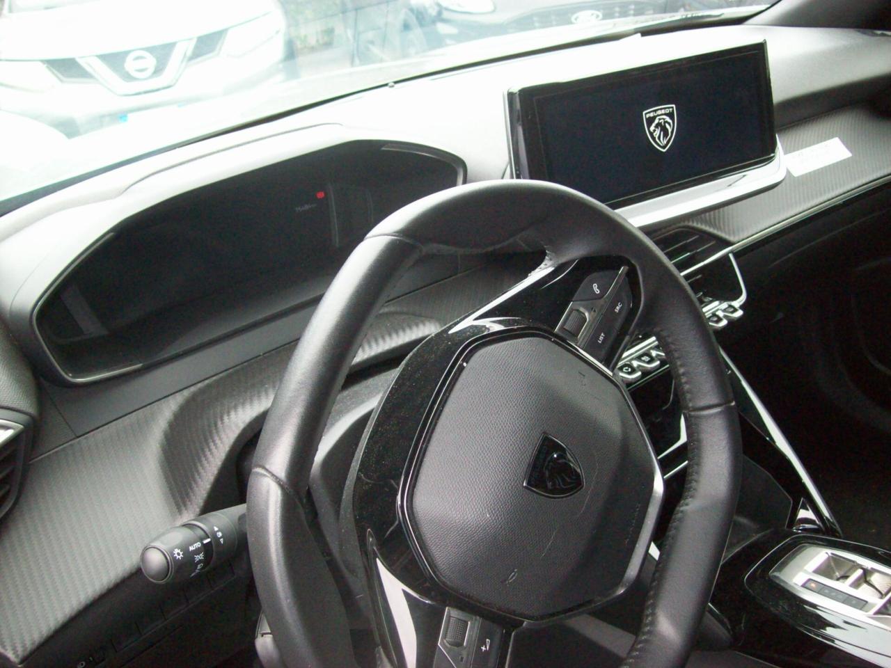 Peugeot 2008 PureTech 130 S&S EAT8 Allure