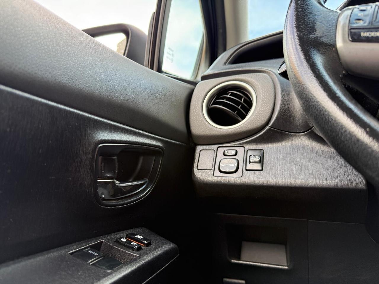 Toyota Yaris 1.0 5 porte