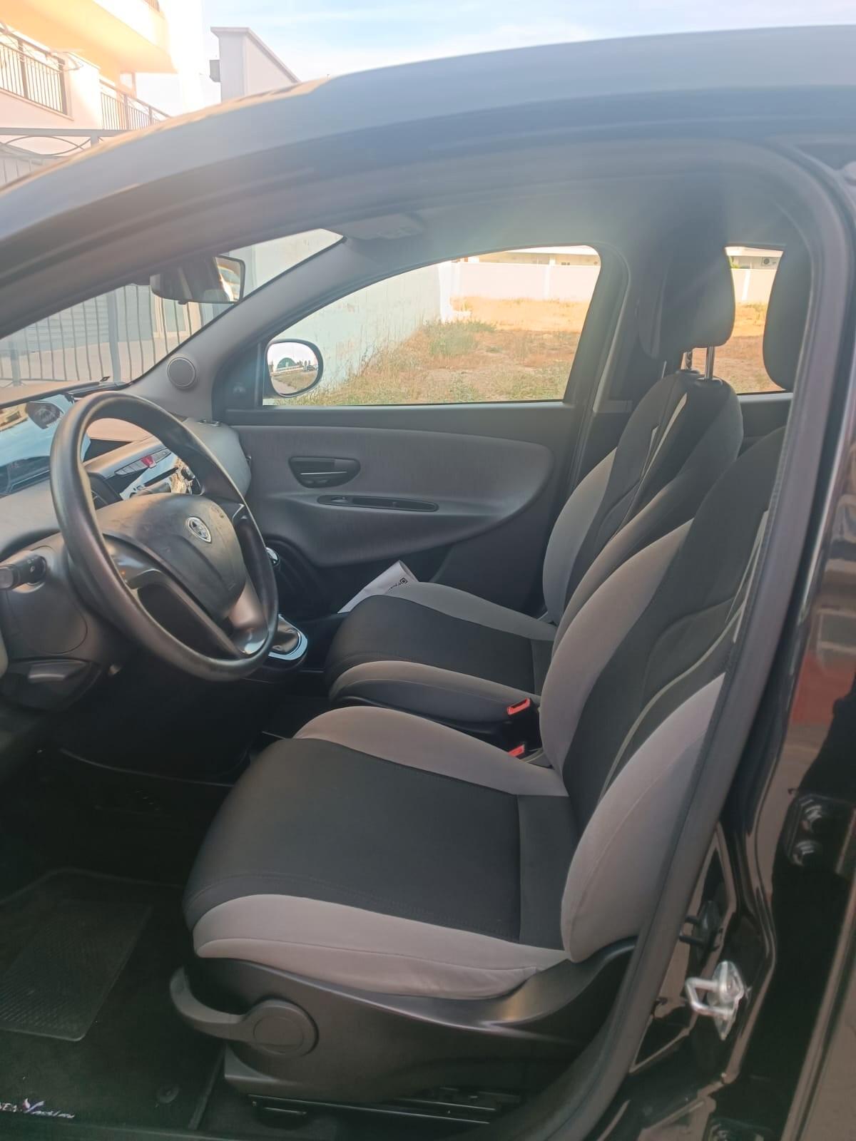 Lancia Ypsilon 1.2 69 CV 5 porte Silver