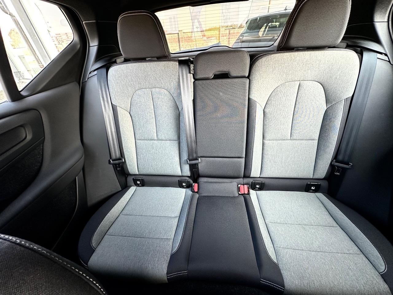 Volvo XC40 T2 Momentum Pro Harman/Kardon