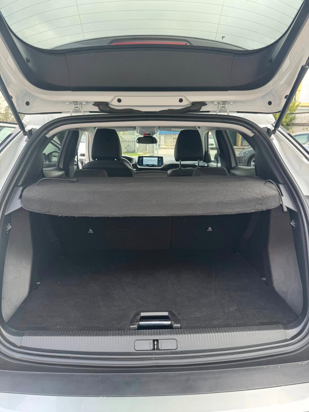 Peugeot 2008 BlueHDi 130 S&S EAT8 Allure Pack