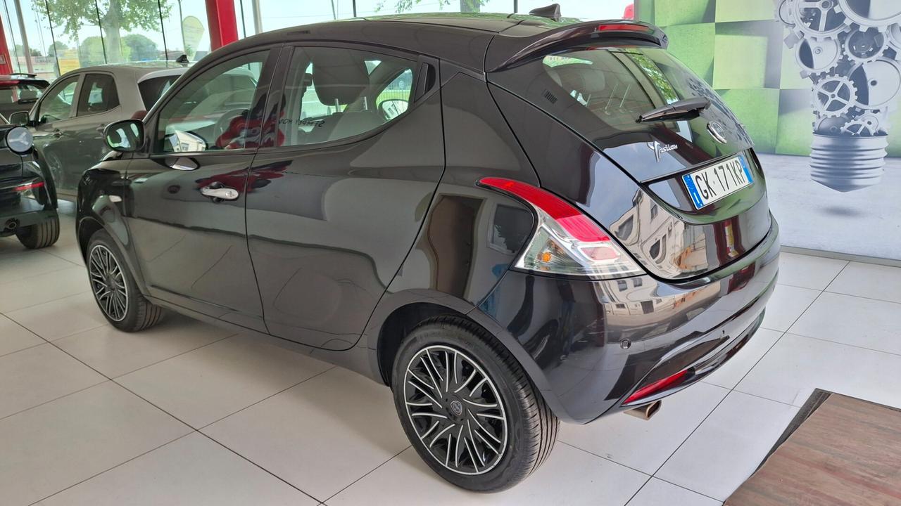 Lancia Ypsilon 1.0 FireFly 5 porte S&S Hybrid Gold
