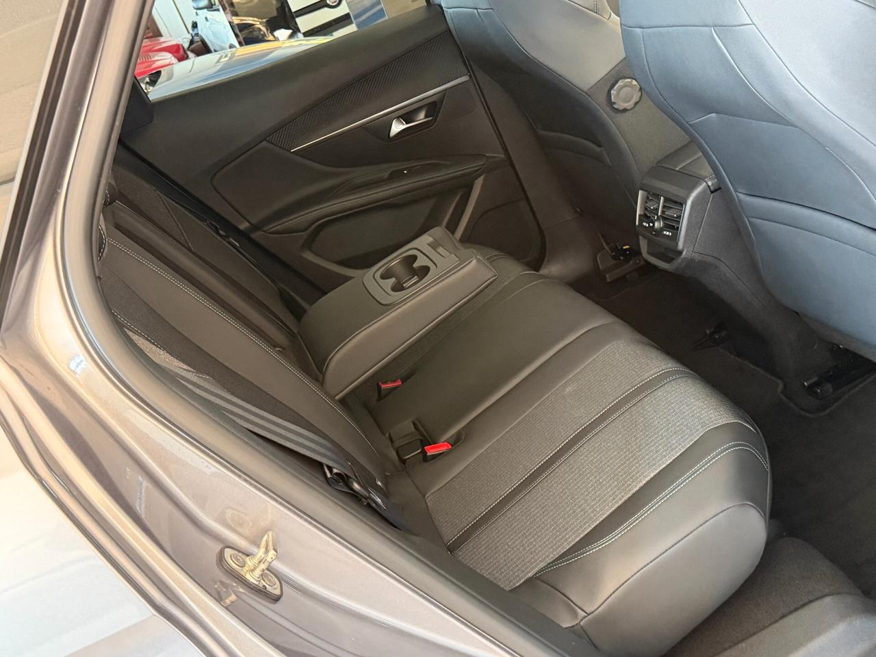 Peugeot 3008 1.5 BLUEHDI 130 cv. Eat8 ALLURE