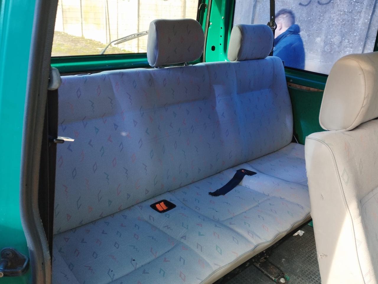 Volkswagen Transporter 2.4 D Caravelle