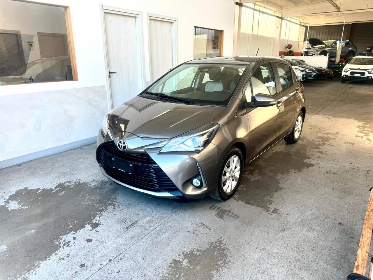 Toyota Yaris 1.0 72 CV 5 porte Lounge Neopatentati