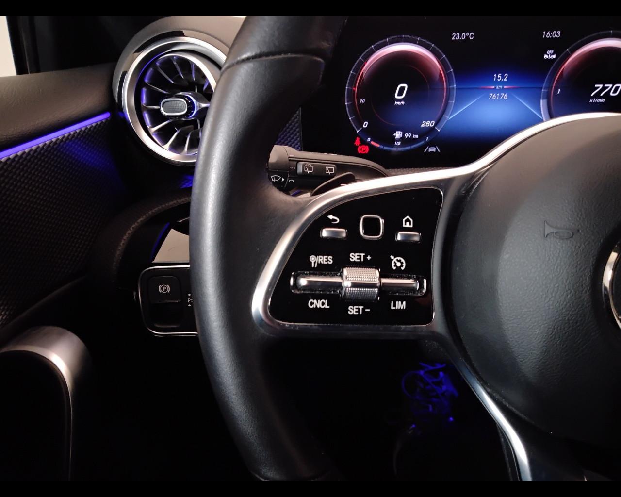 Mercedes-Benz Classe A - W177 2018 - A 180 d Sport Night edition Plus auto