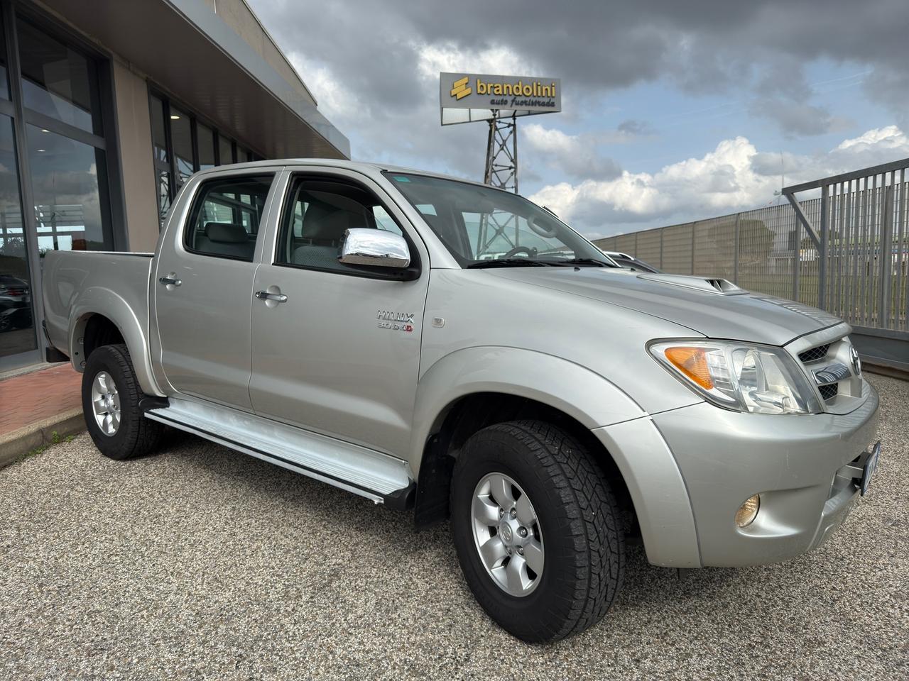 Toyota Hilux 3.0 D-4D DOPPIA CABINA my09" GANCIO TRAINO