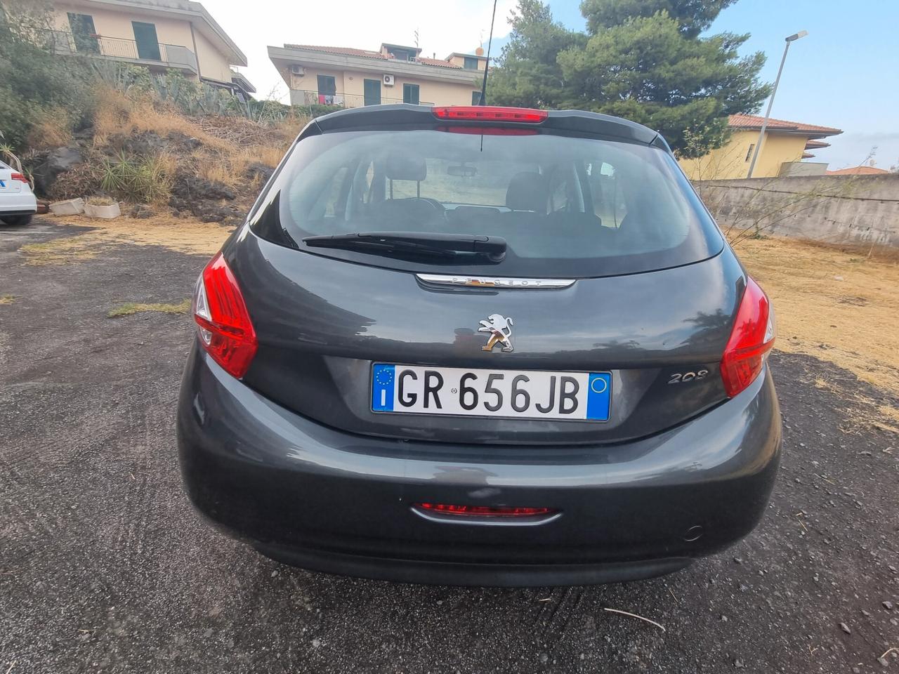 Peugeot 208 1.0 benzina 5 porte neopatentati