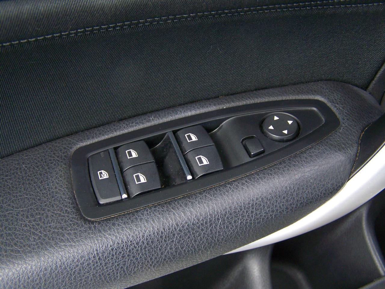 Bmw 118 M SPORT PACK SHADOW 18" SENS PARK DOPPI SEDILI RISCALDATI CRUISE CONTROL NAVY IN ARRIVO OPZIONABILE