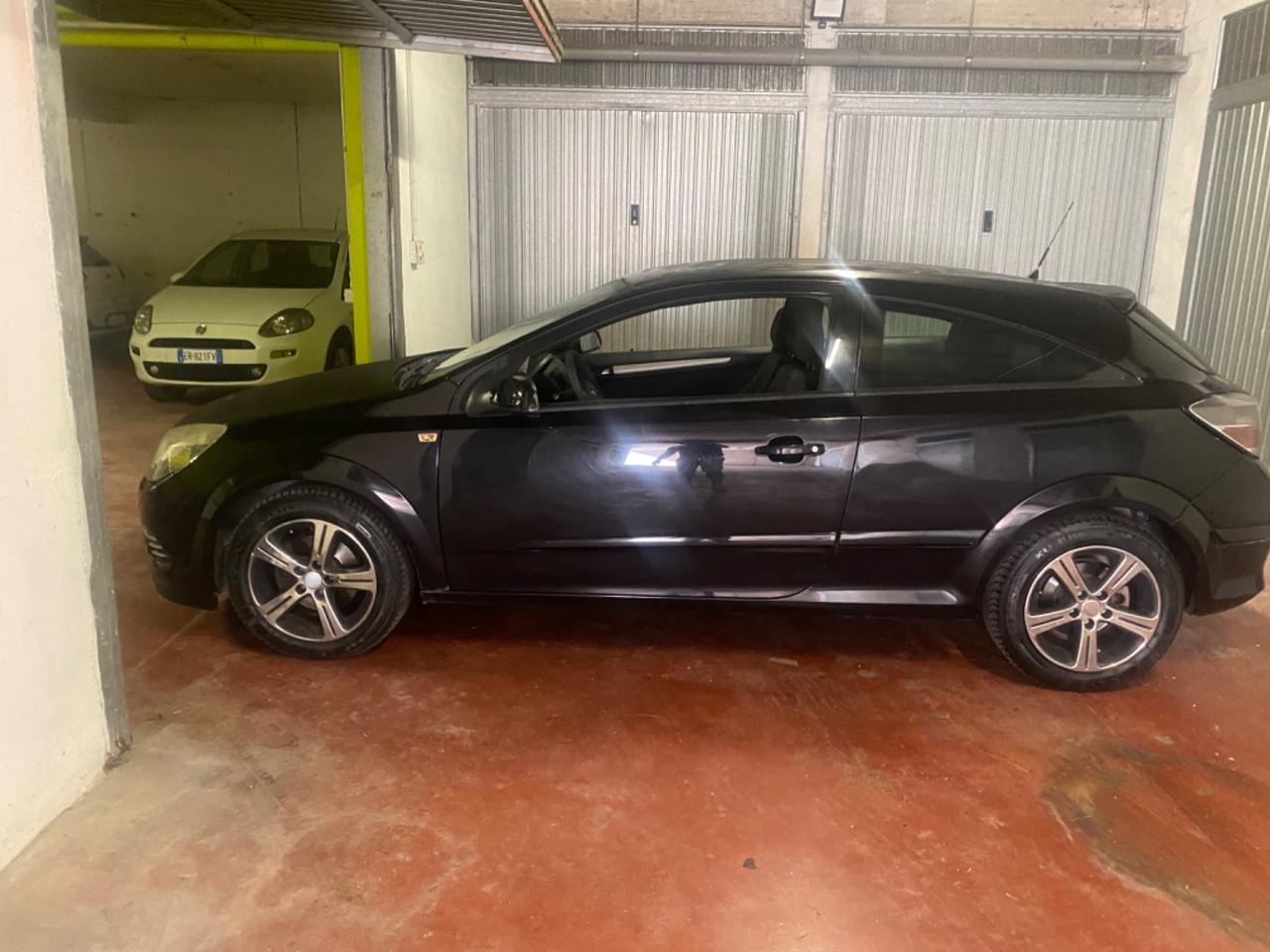 Opel Astra GTC 1.7 CDTI 110CV 3 porte Cosmo