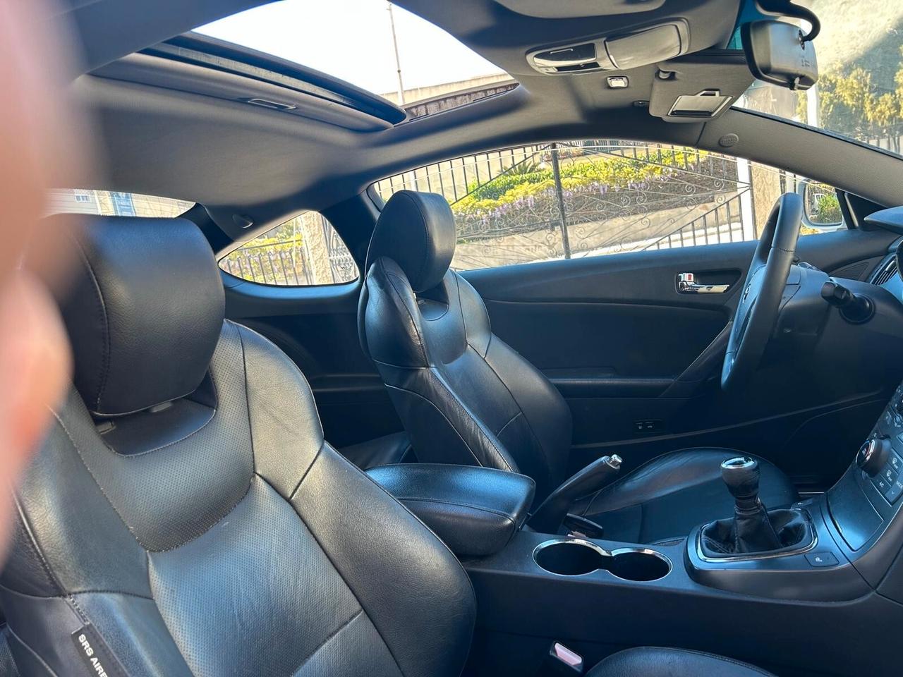 Hyundai Genesis Coupe 2.0 Turbo Sport