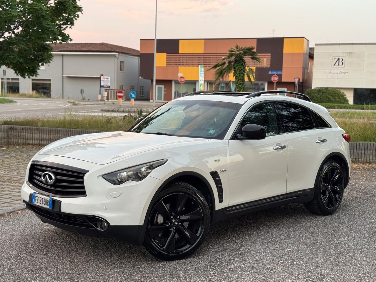Infiniti QX70 S 3.0D V6 238cv Full
