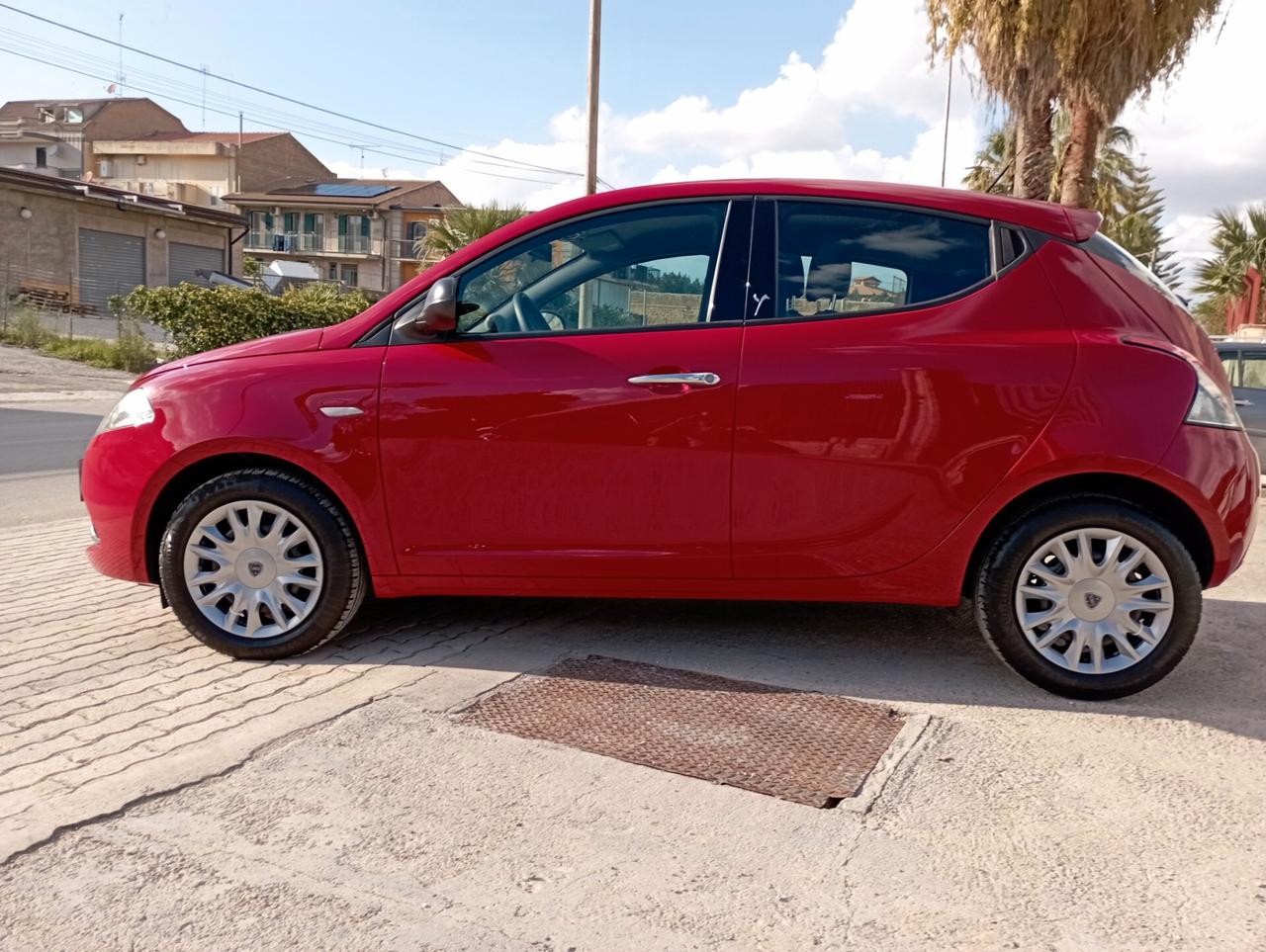 Lancia Ypsilon 1.2 69 CV 5 porte Silver