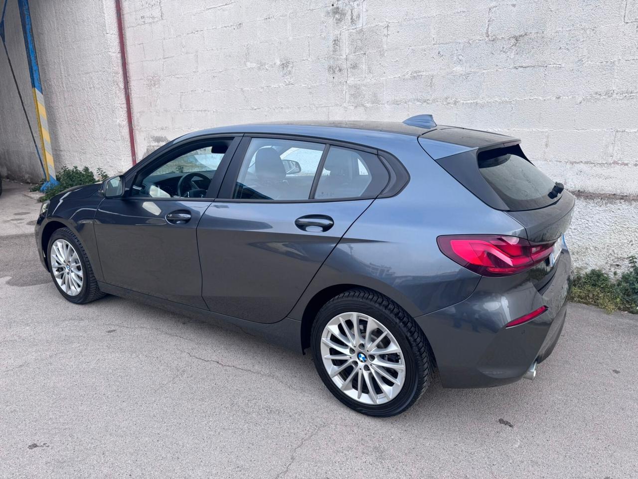 Bmw 116 116d 5p. Business Advantage