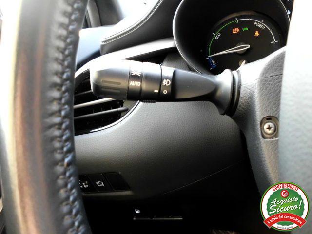 TOYOTA C-HR 1.8 Hybrid E-CVT Business