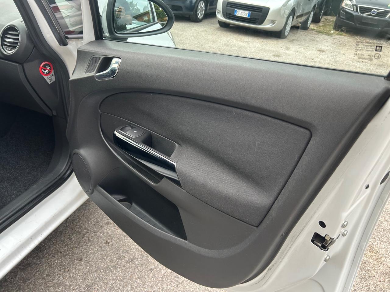 Opel Corsa 1.2 5 porte Cosmo