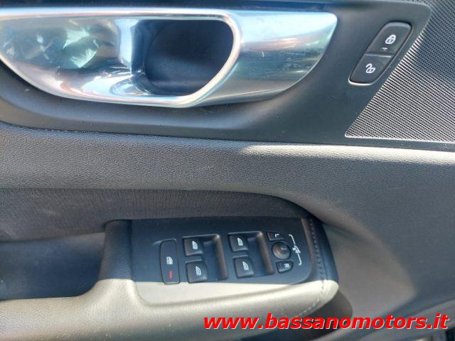 VOLVO XC60 B4 (d) AWD Geartronic Momentum Pro PROMO PRIMAVERA