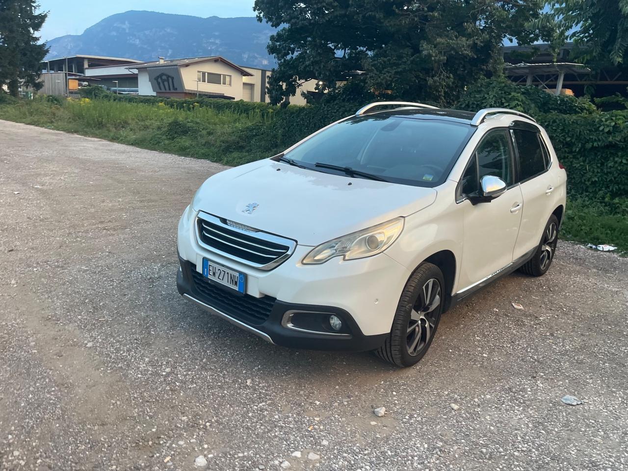Peugeot 2008 1.6 e-HDi 115 CV Stop&Start Féline SI NEOPATENTATI