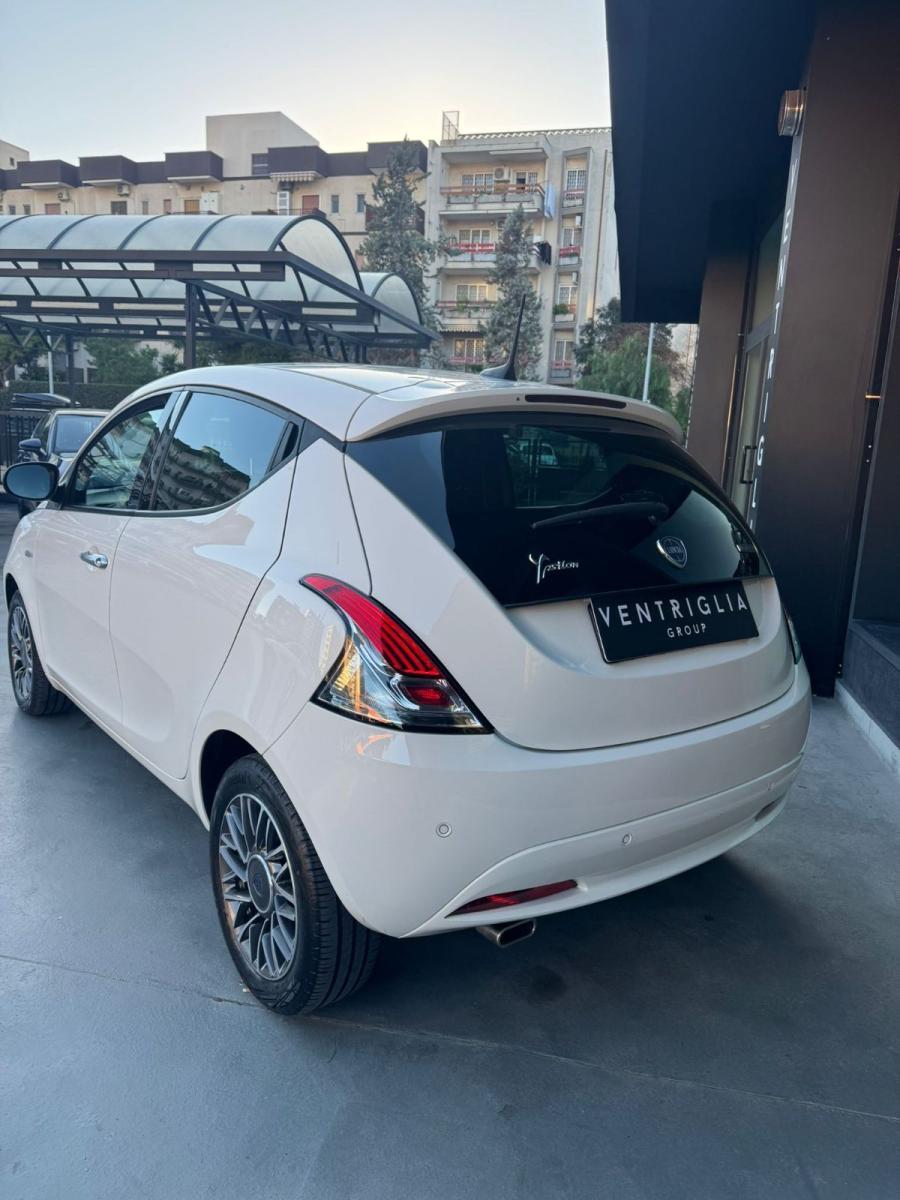 LANCIA - Ypsilon - 1.0 FireFly 5p.S&S Hybryd Gold