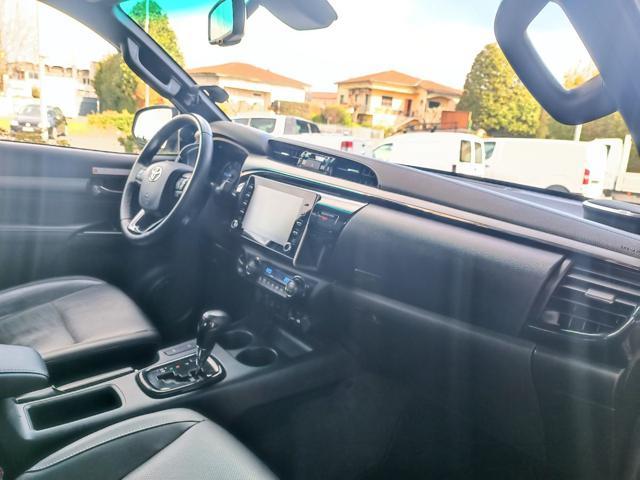 TOYOTA Hilux 2.8 D A/T 4WD 4 porte Double Cab Invincible