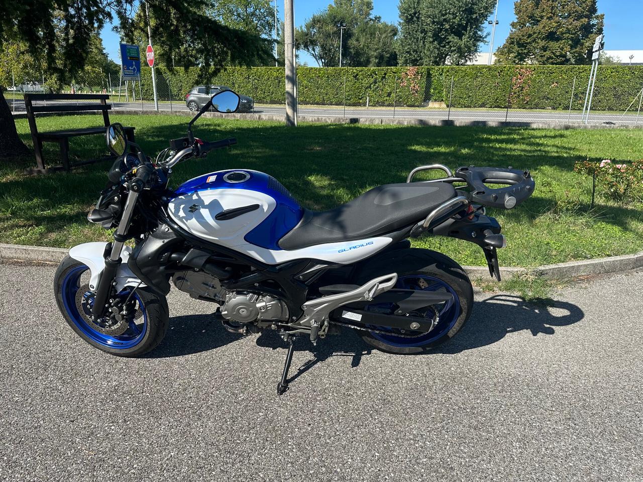 Suzuki Gladius