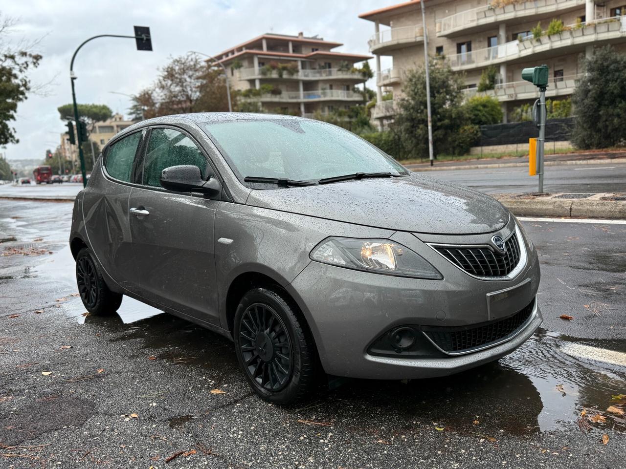 Lancia Ypsilon 1.0 FireFly 5 porte S&S Hybrid Ecochic Gold