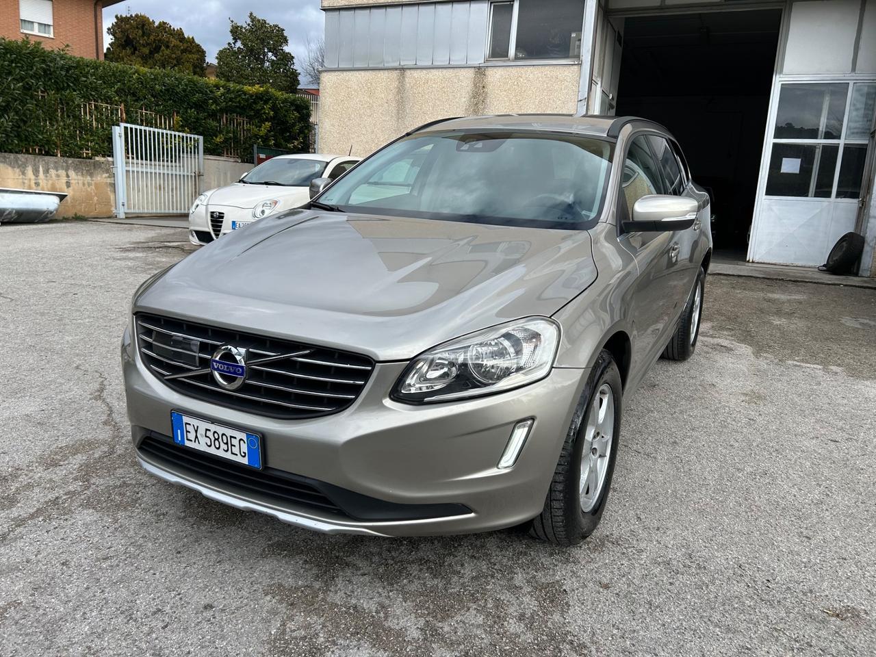 Volvo XC 60 XC60 D4 R-design Momentum Euro6