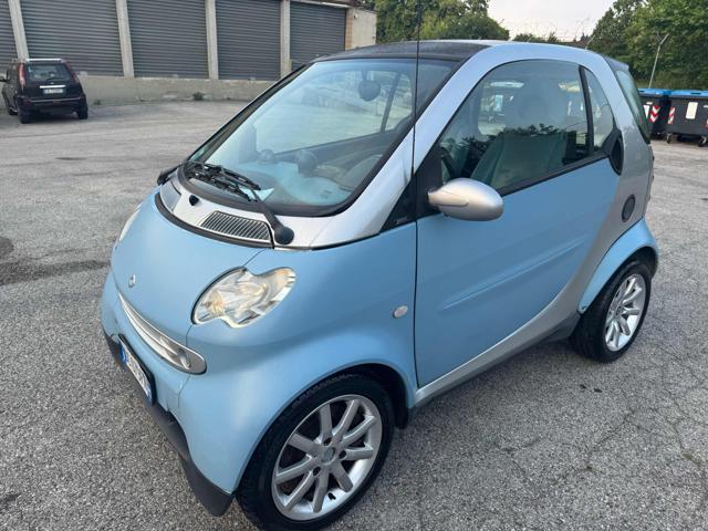 SMART ForTwo Stupenda. Bellissima 700 coupé grandstyle (45 kW)