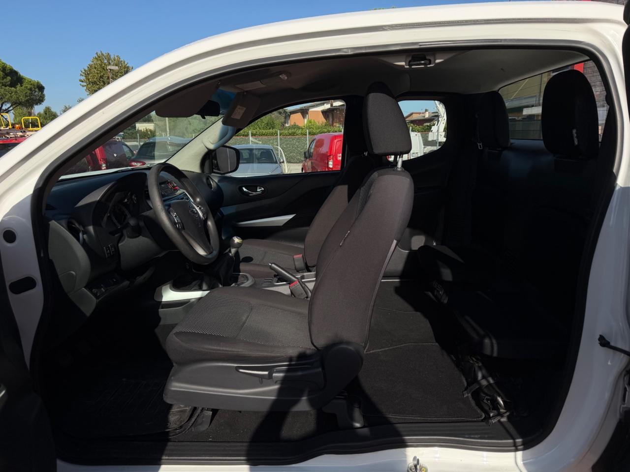 Nissan Navara 2.3 dCi 2WD King Cab Visia
