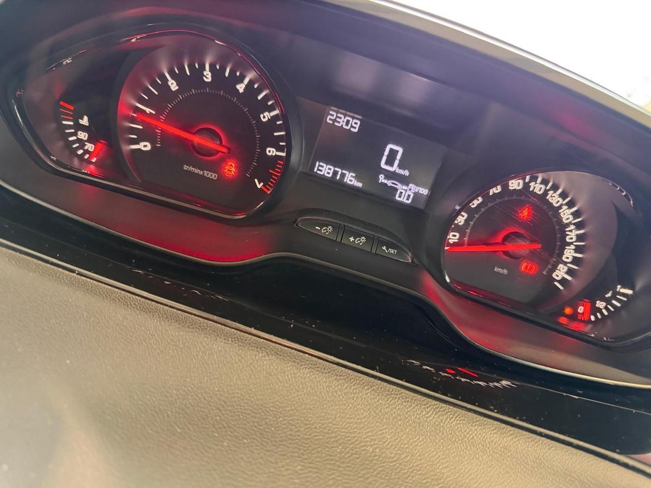 Peugeot 208 1.2 VTi 82 CV 3 porte Allure