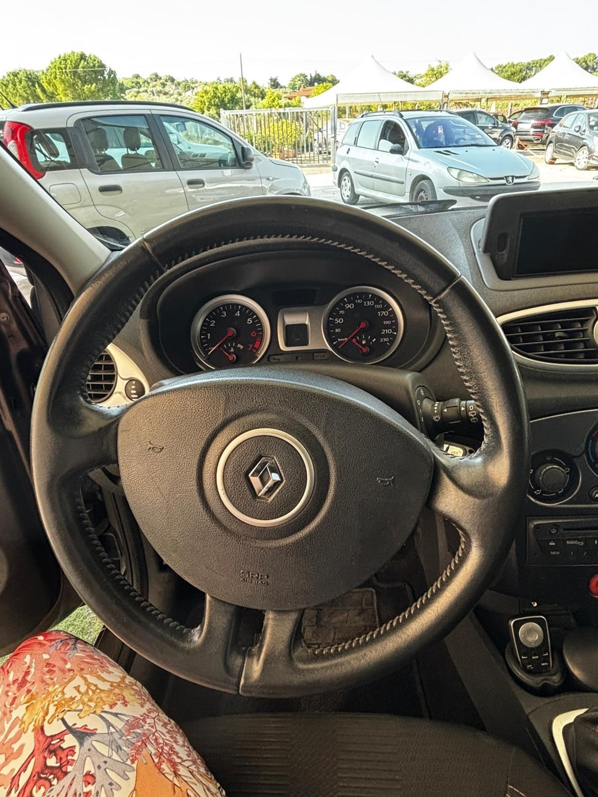 Renault Clio 1.2 16V 5 porte 75CV