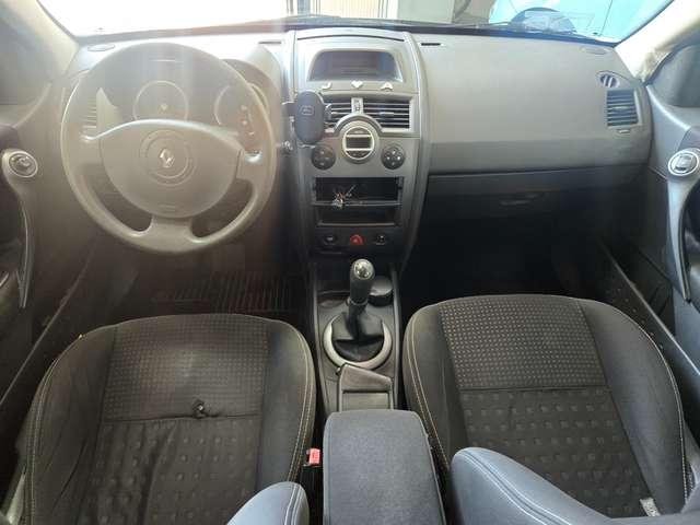Renault Megane Megane II 2002 4p 1.4 16v Confort Authentique 98cv