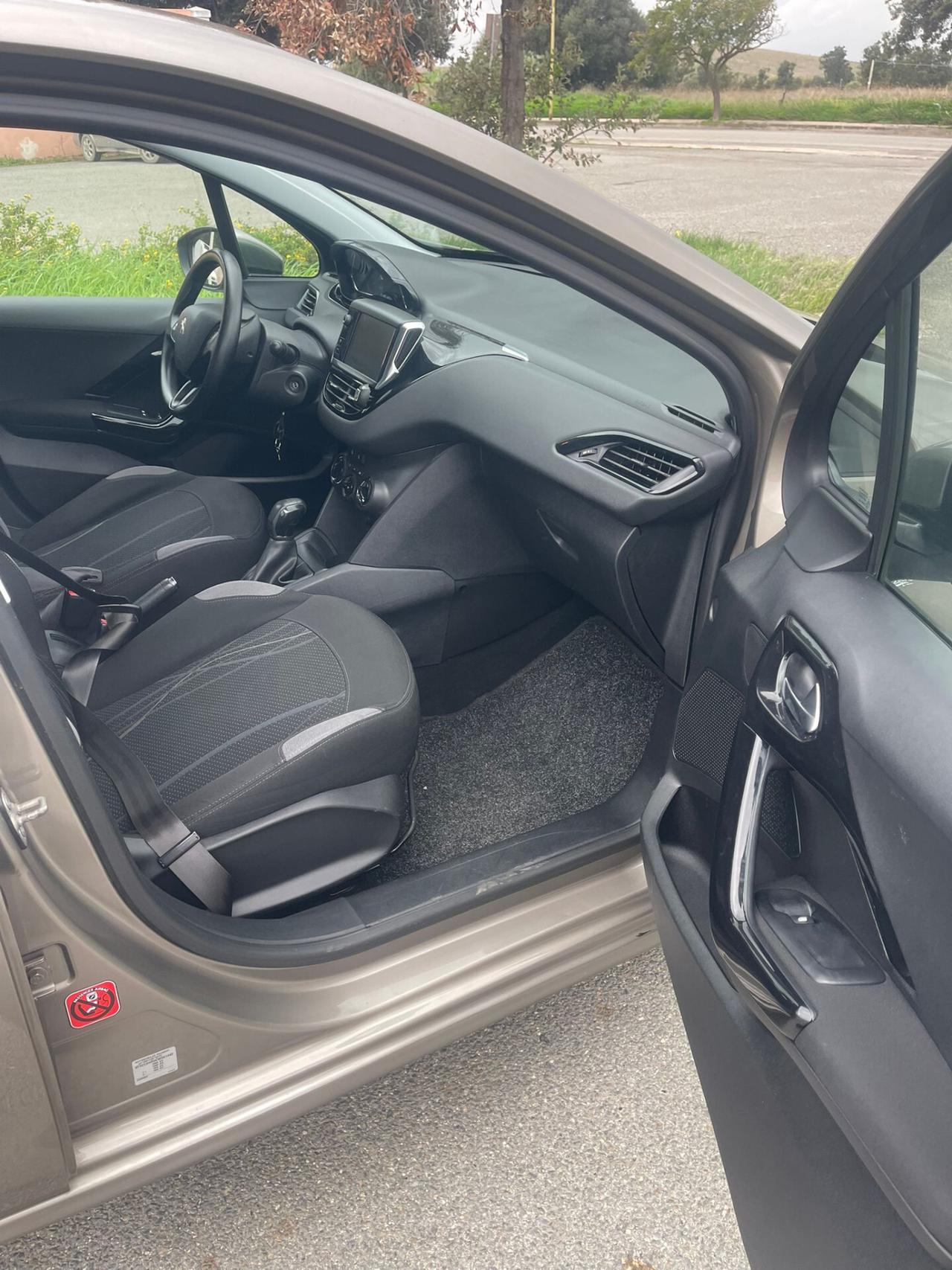 Peugeot 208 1.4 HDi 68 CV 5 porte Access