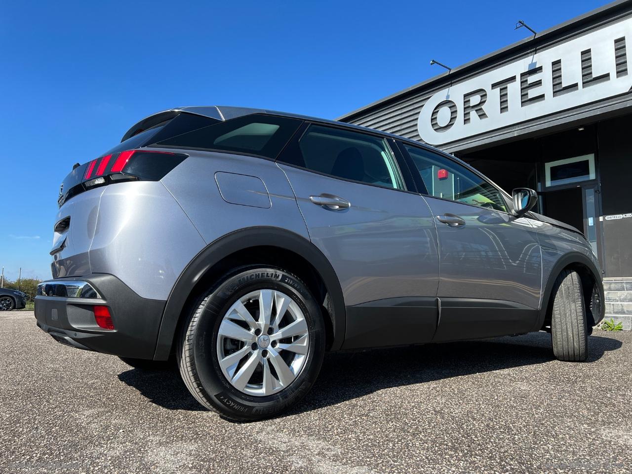 PEUGEOT 3008 BlueHDi 130 S&S EAT8 Business IVA DEDUCIBILE