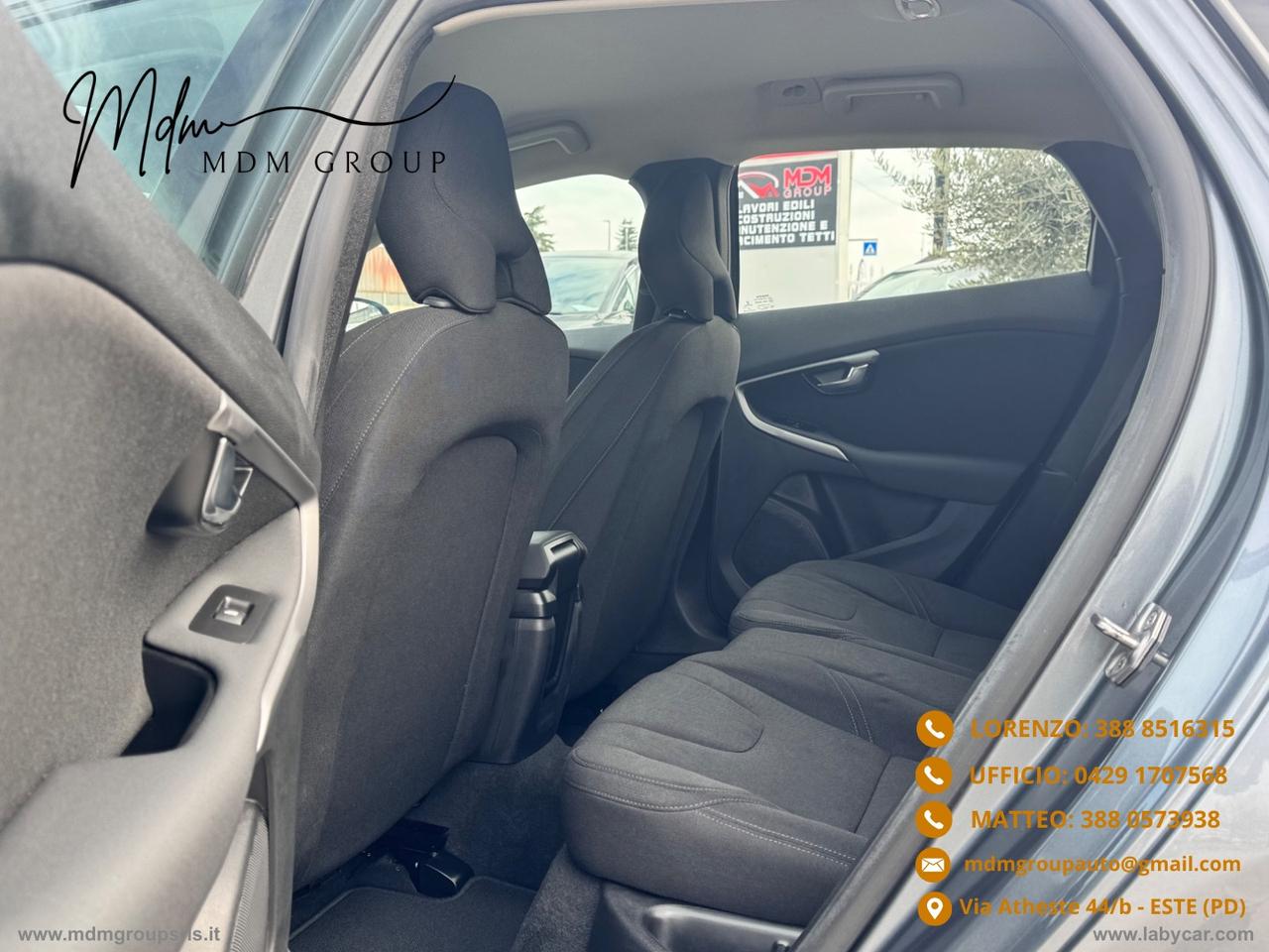 VOLVO V40 D2 Geartronic R-design Momentum