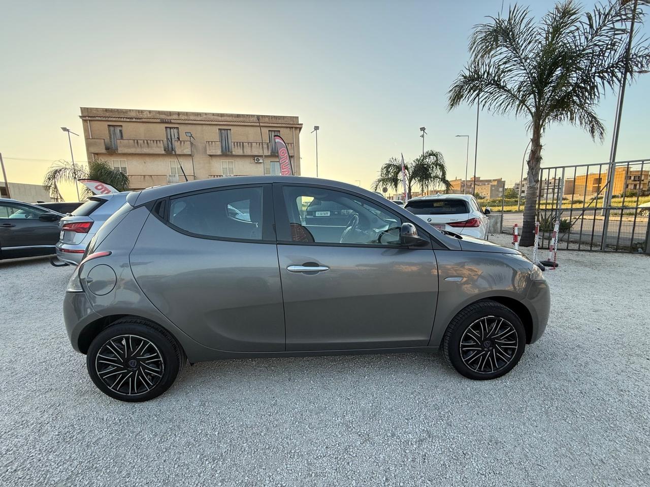 Lancia Ypsilon 1.0 FireFly 5 porte S&S Hybrid Gold