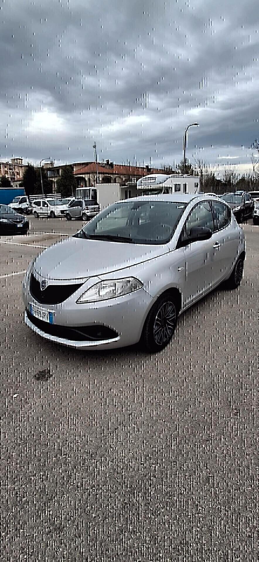 Lancia Ypsilon 1.2 69 CV 5 porte GPL Ecochic Platinum