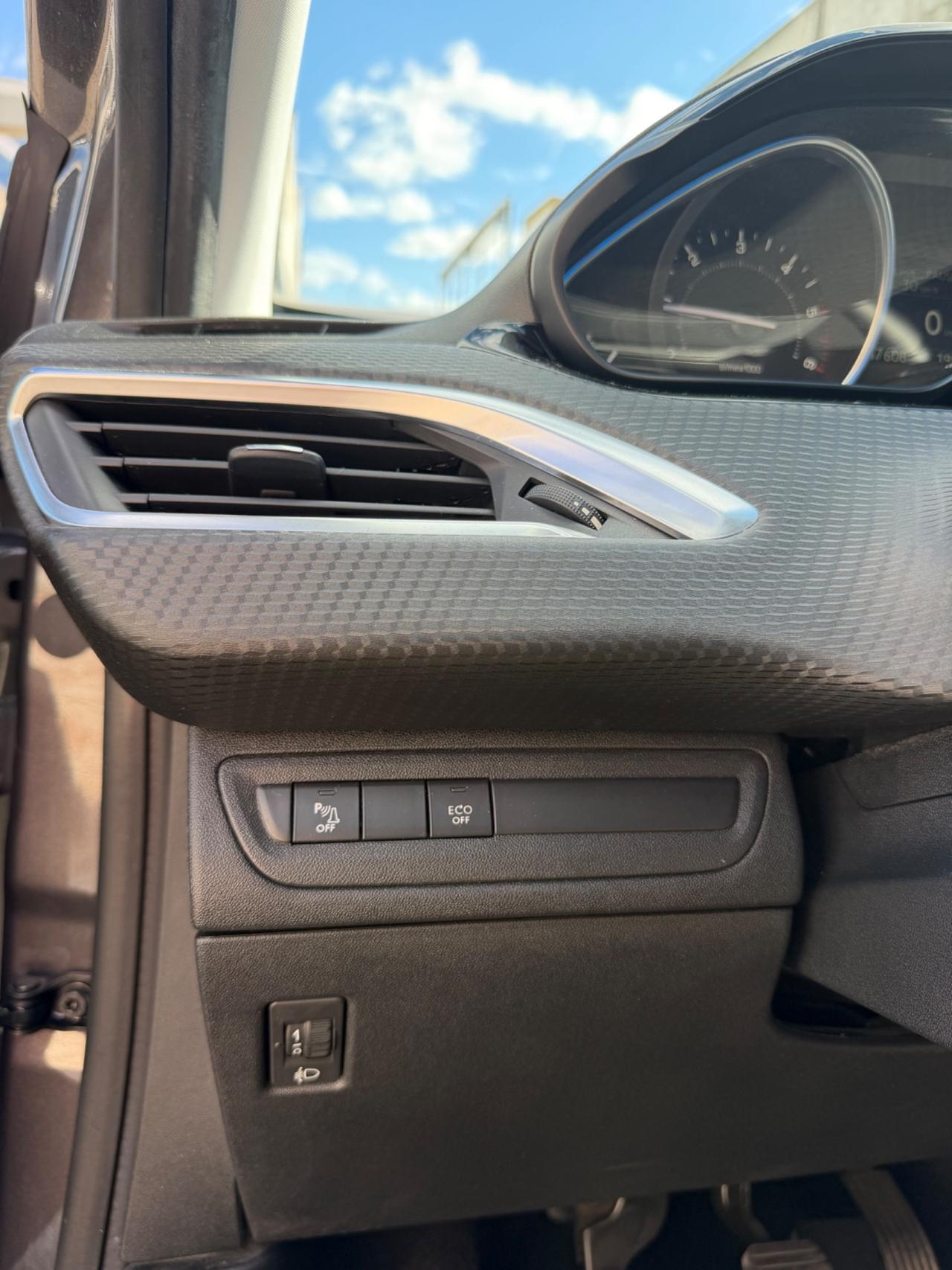 Peugeot 2008 ALLURE 1.5 100 cv-2018/NAVI/PELLE
