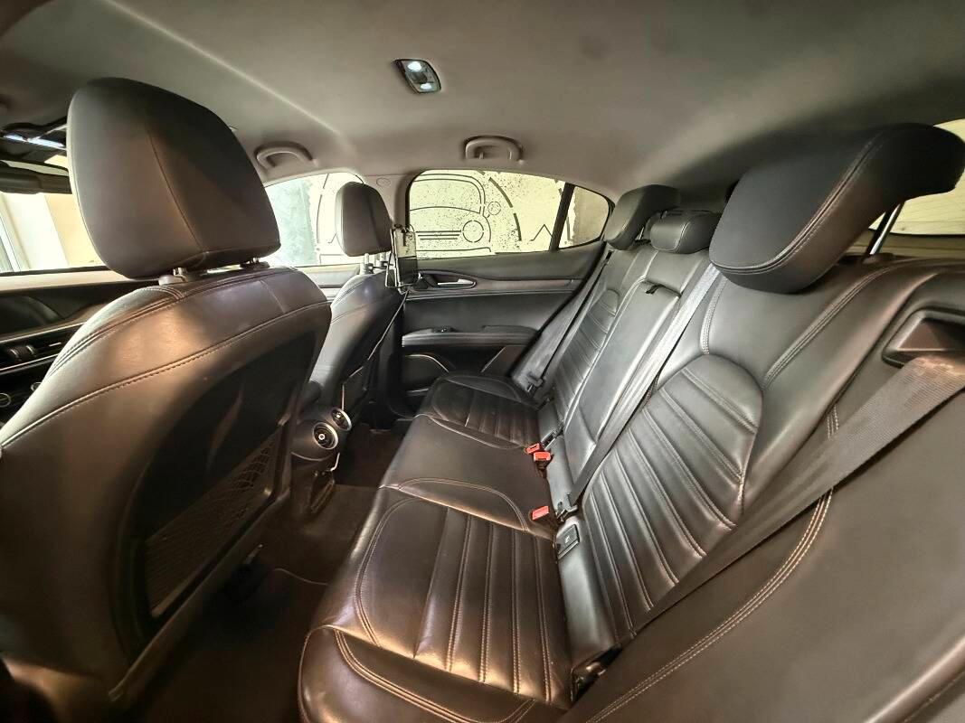 Alfa Romeo Stelvio 2.2 t Business Q4 210cv auto