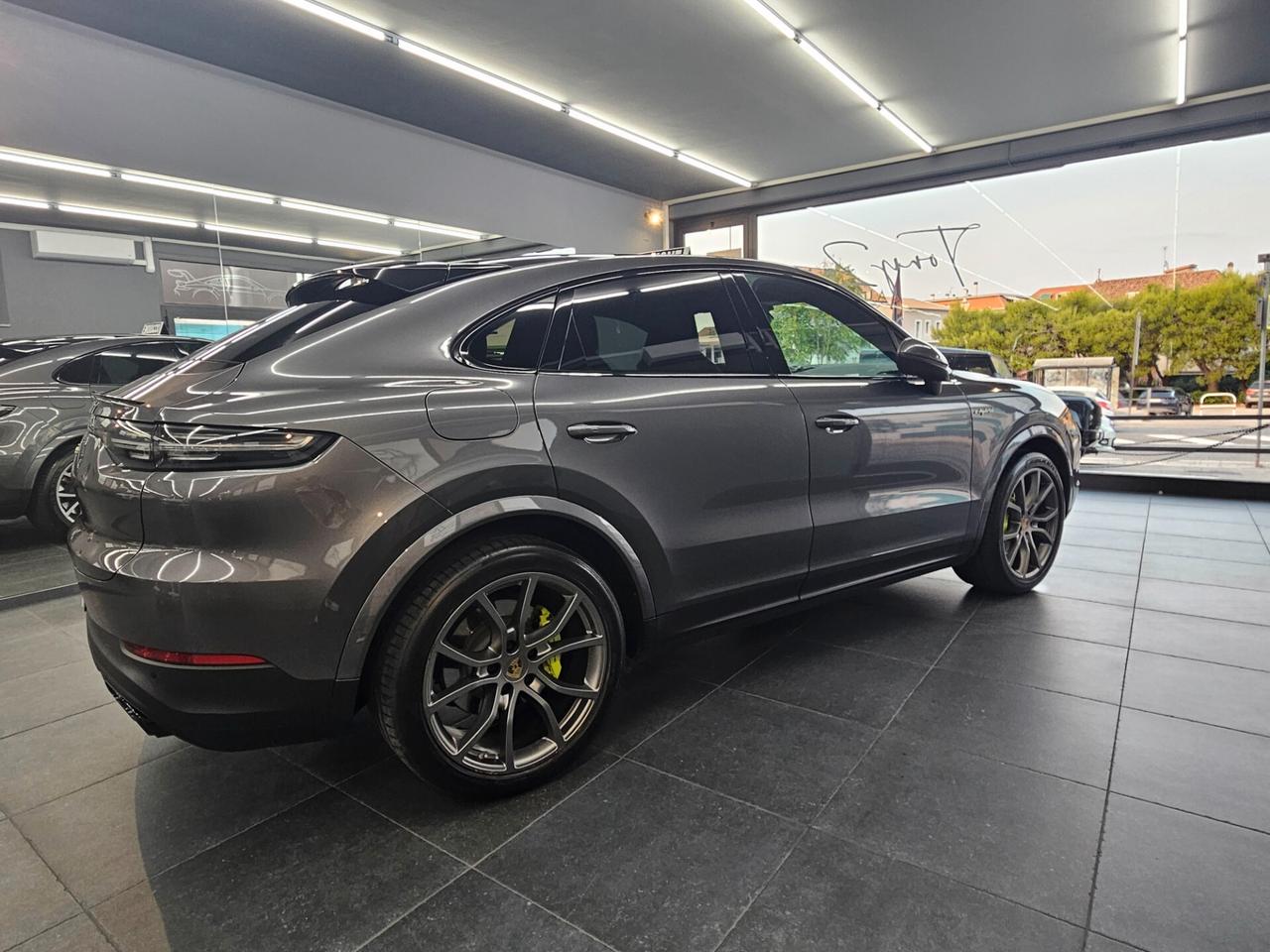 Porsche Cayenne 3.0 V6 E-Hybrid Platinum Edition